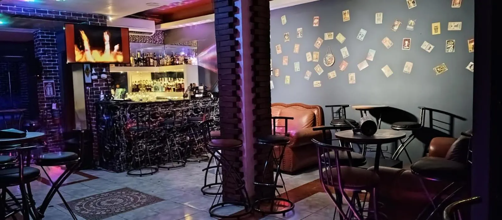 Capsule hotel Auyama Bar Hotel Sans Souci